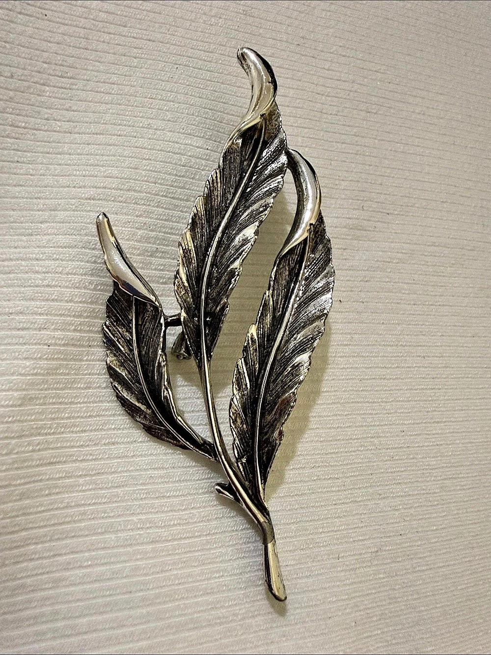 Feather Brooch in Silver Like New